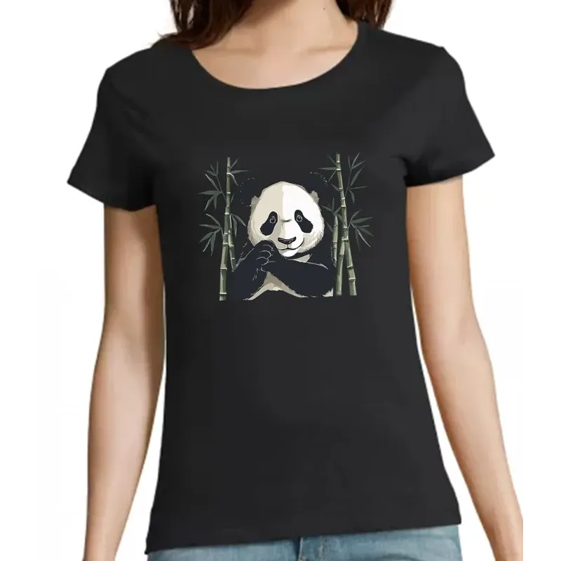 t shirt femme noir un panda mignon au milieu des bambous
